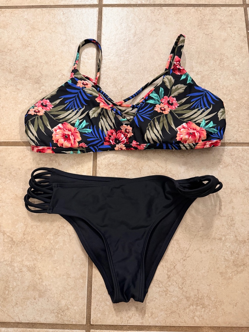 EUC Hollister Floral Strappy Bikini Set